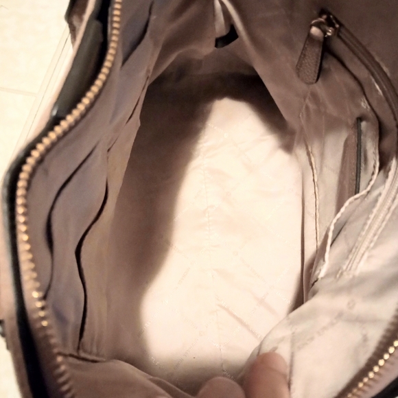 Michael kors Veronica Medium Saffiano Leather Dome Satchel with Matching Wallet - Picture 9 of 16